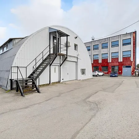 Vandrarhem Angaar - Airport *