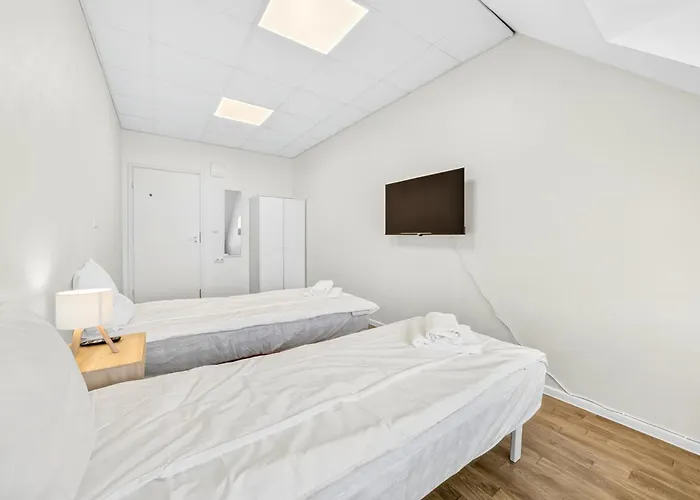 Angaar - Airport Vandrerhjem