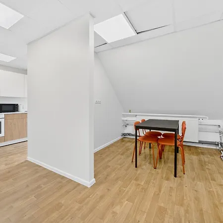 Angaar - Airport אכסניה טאלין