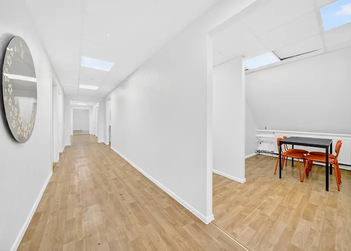 Angaar - Airport * טאלין