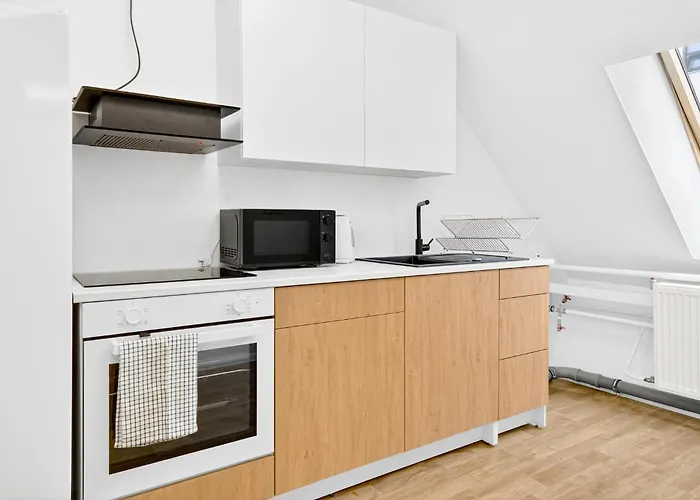 Angaar - Airport אכסניה *